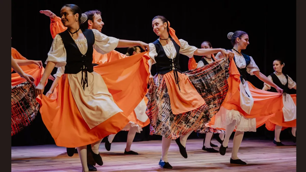 «ESPECTACLE DE FINAL DE CURS» DE L'ESBART DANSA JOVE